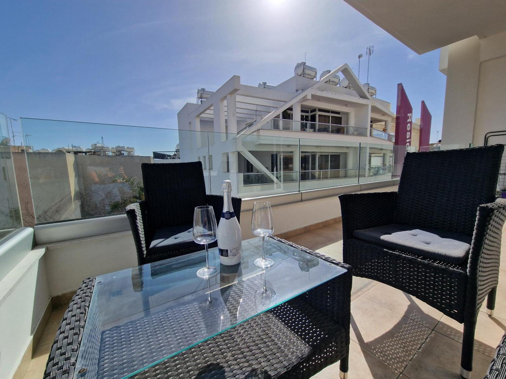 Tropical Paradise 200M From Finikoudes Beach Larnaca Luaran gambar
