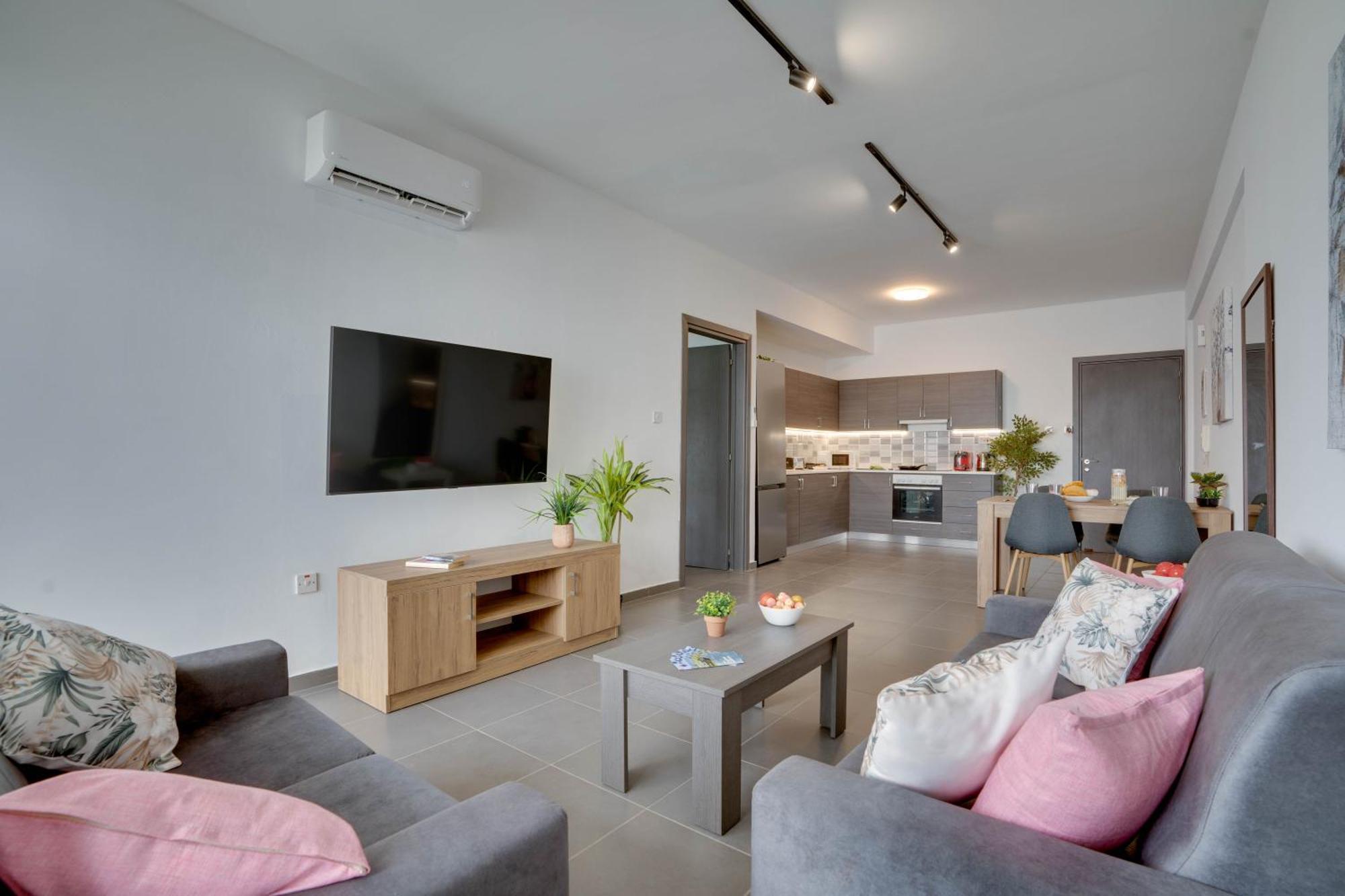 Tropical Paradise 200M From Finikoudes Beach Larnaca Luaran gambar